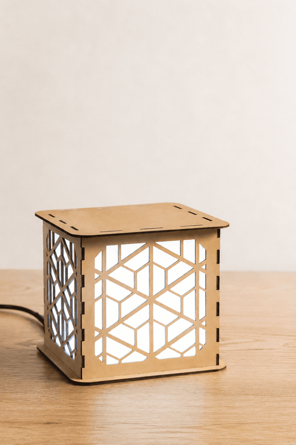 組み立て式木製行燈の展開例「亀甲文」